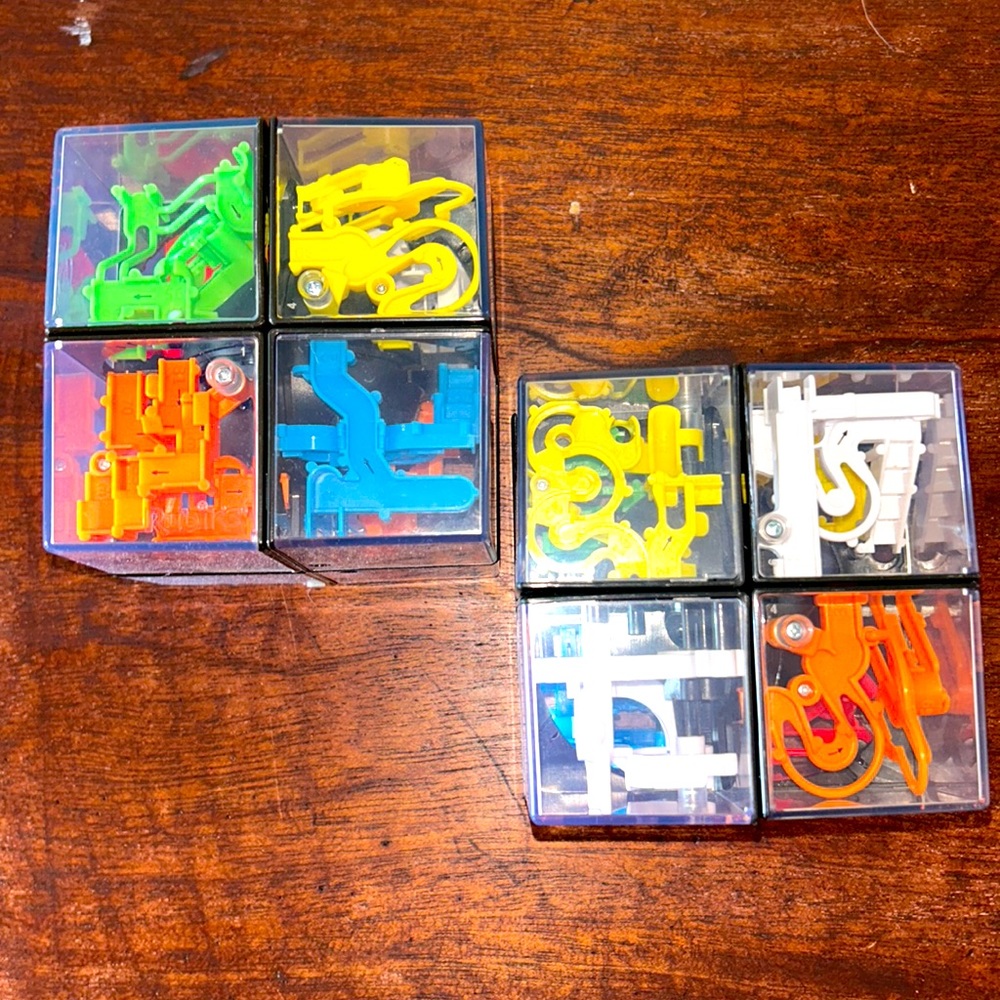 Perpluxes Rubix cube toy